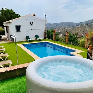 En Con Piscina Y Jacuzzi Сasa de vacaciones Frigiliana